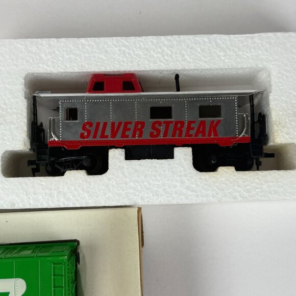 Tyco Vintage HO Scale Train Set Includes Burlington Northern Green Boxcar Great - Picture 5 of 7